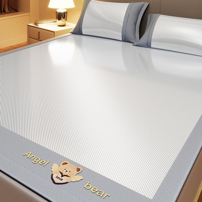 91家纺网 家纺一手货源 找家纺 莱家富 2025新款轻柔丝凉席冰丝席-欢乐熊 高级灰-床席款