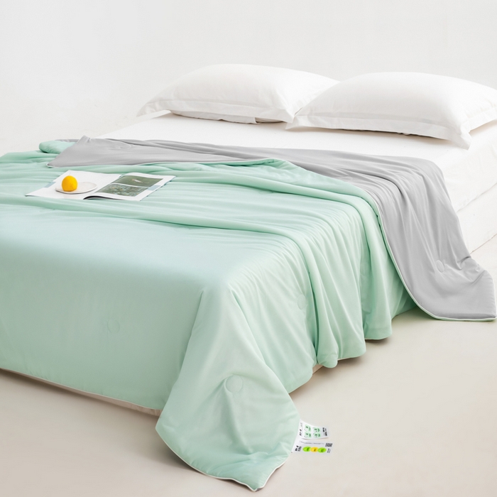 91家纺网 家纺一手货源 找家纺 莱家富 2025新款A类云母凉感丝冰淇淋夏被天丝瓜瓜夏被夏凉被空调被 优雅绿+灰