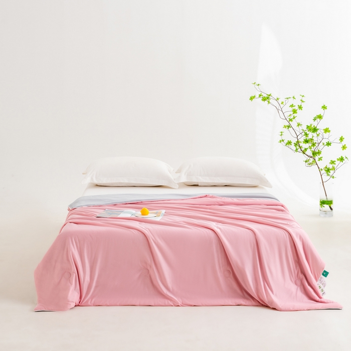 91家纺网 家纺一手货源 找家纺 莱家富 2025新款A类云母凉感丝冰淇淋夏被天丝瓜瓜夏被夏凉被空调被 冰梅粉+灰