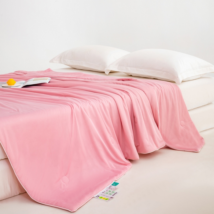 91家纺网 家纺一手货源 找家纺 莱家富 2025新款A类云母凉感丝冰淇淋夏被天丝瓜瓜夏被夏凉被空调被 冰梅粉