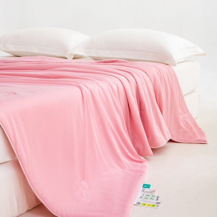 91家纺网 家纺一手货源 找家纺 莱家富 2025新款A类云母凉感丝冰淇淋夏被天丝瓜瓜夏被夏凉被空调被 冰梅粉