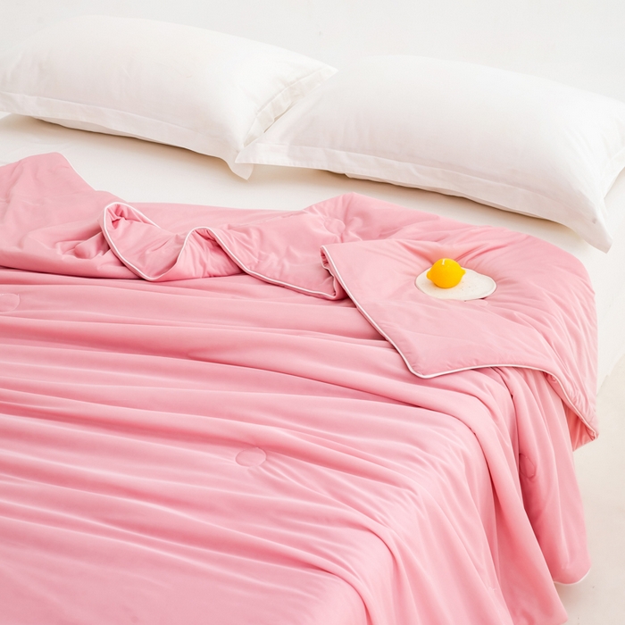 91家纺网 家纺一手货源 找家纺 莱家富 2025新款A类云母凉感丝冰淇淋夏被天丝瓜瓜夏被夏凉被空调被 冰梅粉