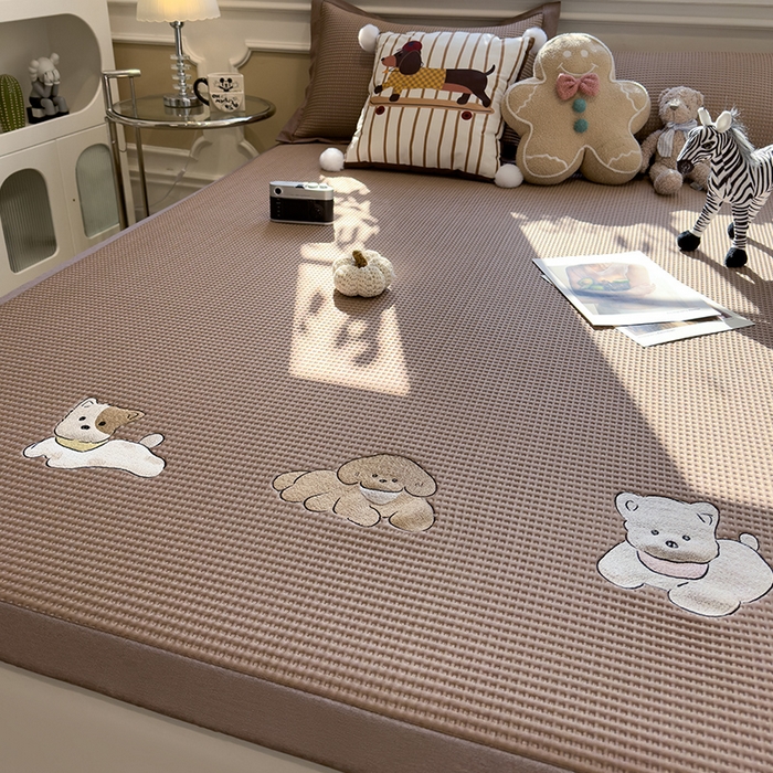 91家纺网 家纺一手货源 找家纺 （总）莱家富 2025新款乙纶冰豆豆凉席冰丝席-华夫格绣花