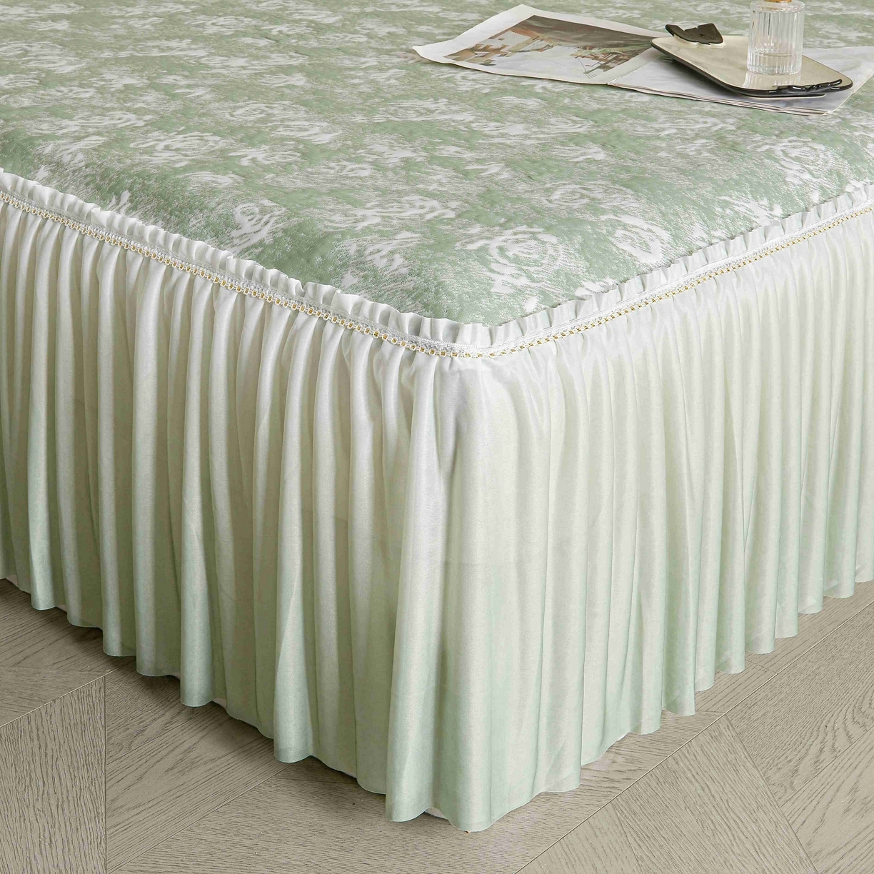 91家纺网 家纺一手货源 找家纺 （总）诺梵家纺 2025新款PE冰豆豆冰丝床裙-玫瑰系列