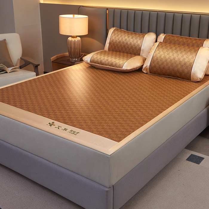 91家纺网 家纺一手货源 找家纺 莱家富 2025新款艾草刺绣藤席套件 艾草经典格