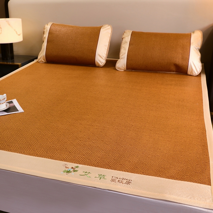 91家纺网 家纺一手货源 找家纺 莱家富 2025新款双面艾草刺绣藤席套件 双面席饼干花