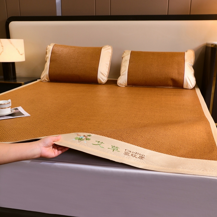 91家纺网 家纺一手货源 找家纺 莱家富 2025新款双面艾草刺绣藤席套件 双面席饼干花