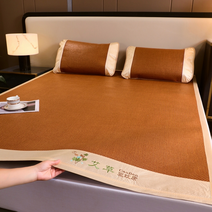 91家纺网 家纺一手货源 找家纺 莱家富 2025新款双面艾草刺绣藤席套件 双面席步步高