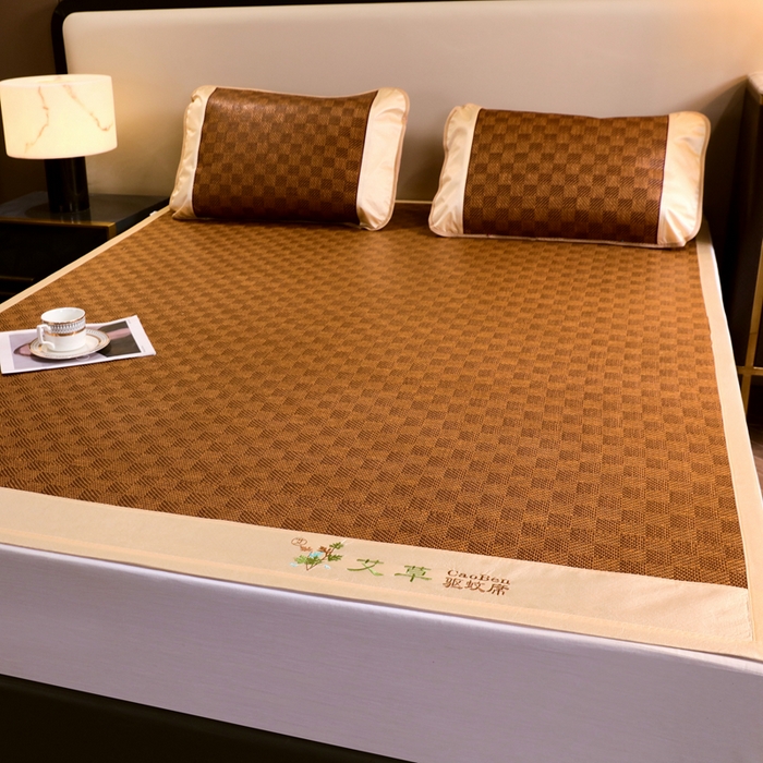 91家纺网 家纺一手货源 找家纺 莱家富 2025新款双面艾草刺绣藤席套件 双面席经典格