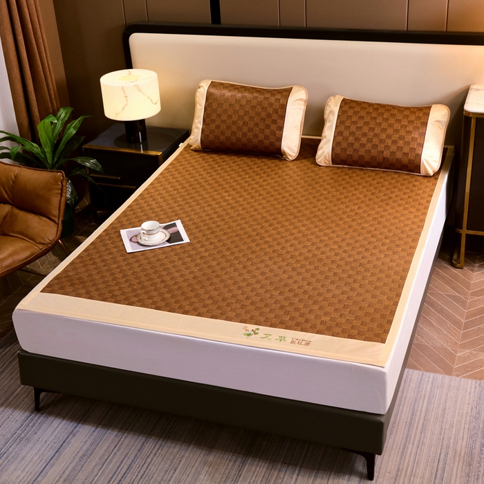 91家纺网 家纺一手货源 找家纺 莱家富 2025新款双面艾草刺绣藤席套件 双面席经典格