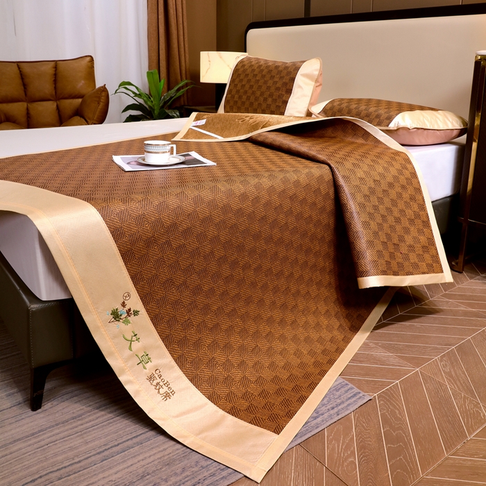 91家纺网 家纺一手货源 找家纺 莱家富 2025新款双面艾草刺绣藤席套件 双面席经典格