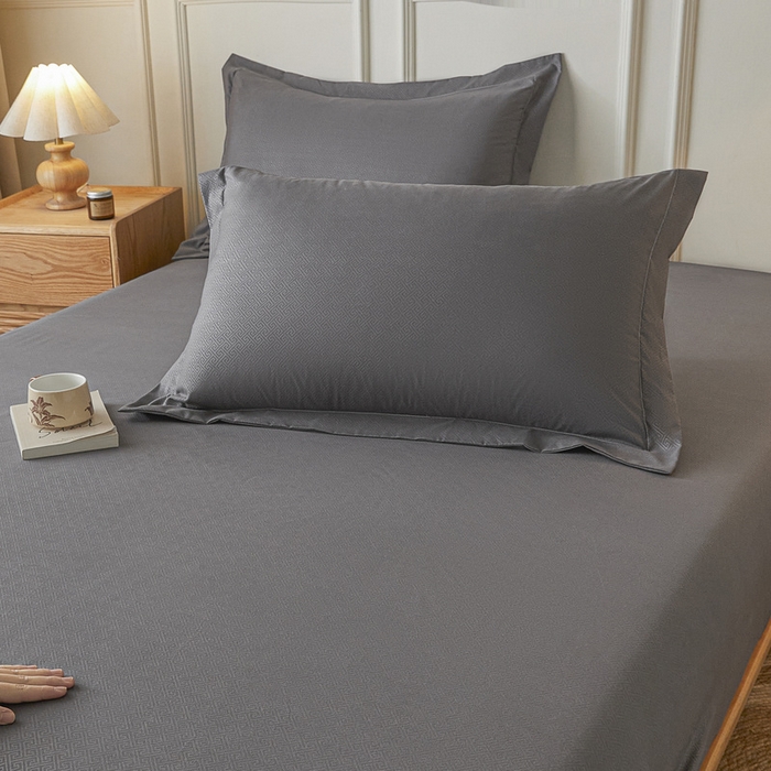 91家纺网 家纺一手货源 找家纺 露梦家纺 2025新款纯色磨毛压花简约枕套 深灰