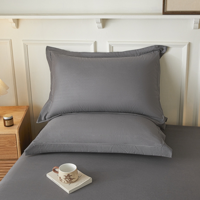 91家纺网 家纺一手货源 找家纺 （总）露梦家纺 2025新款纯色磨毛压花简约枕套