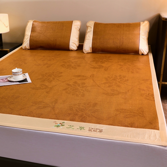 91家纺网 家纺一手货源 找家纺 莱家富 2025新款双面艾草刺绣藤席套件 双面席水中花