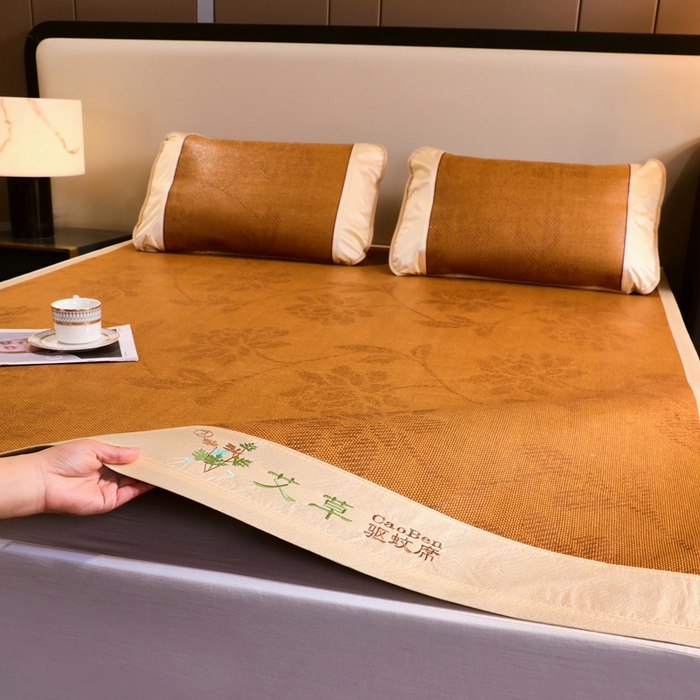 91家纺网 家纺一手货源 找家纺 莱家富 2025新款双面艾草刺绣藤席套件 双面席水中花