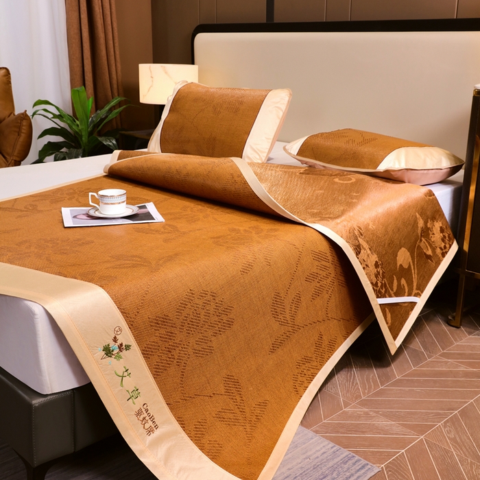 91家纺网 家纺一手货源 找家纺 莱家富 2025新款双面艾草刺绣藤席套件 双面席水中花