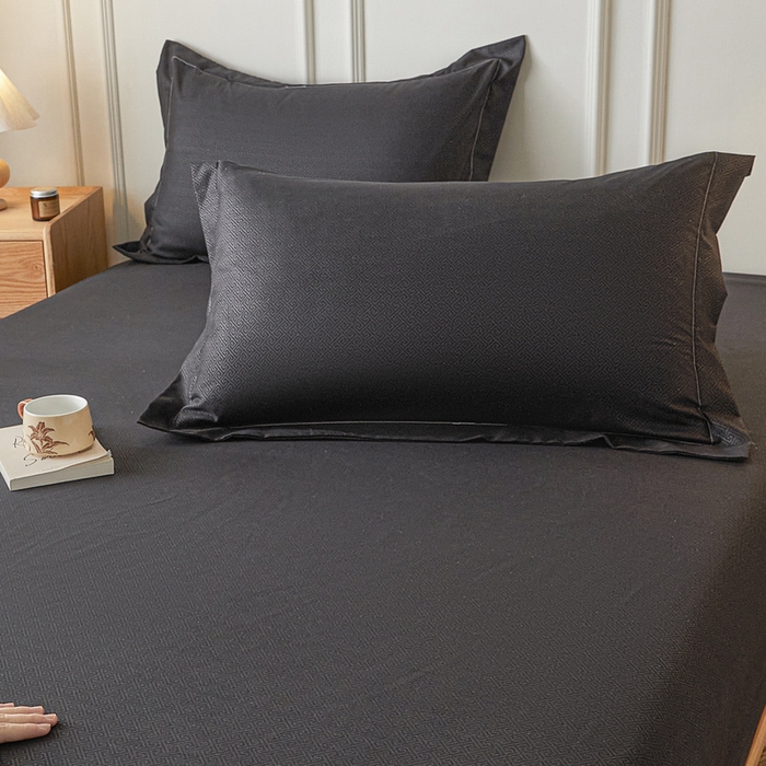 91家纺网 家纺一手货源 找家纺 露梦家纺 2025新款纯色磨毛压花简约枕套 暗夜黑