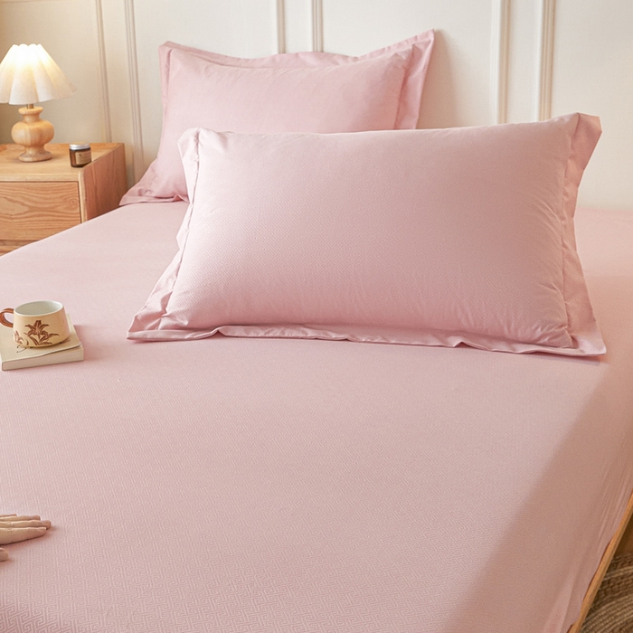 91家纺网 家纺一手货源 找家纺 露梦家纺 2025新款纯色磨毛压花简约枕套 豆沙