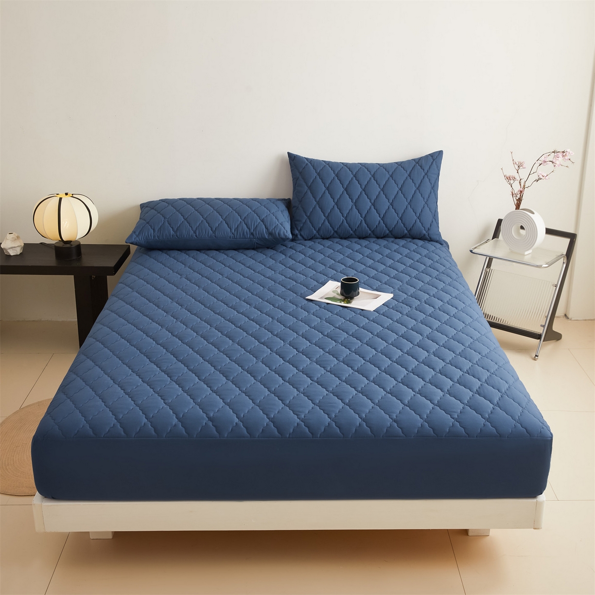 91家纺网 家纺一手货源 找家纺 雯豆家纺 2025新品外贸亚马逊纯色防水夹棉床笠跨境电商速卖通床罩可定制尺寸 菱形格防水床笠-藏蓝