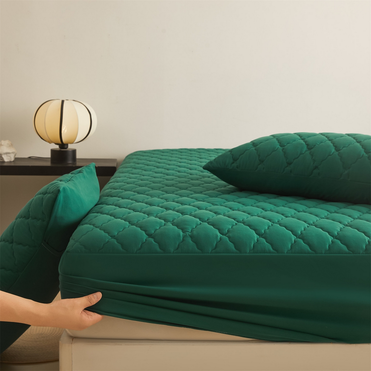 91家纺网 家纺一手货源 找家纺 雯豆家纺 2025新品外贸亚马逊纯色防水夹棉床笠跨境电商速卖通床罩可定制尺寸 菱形格防水床笠-墨绿