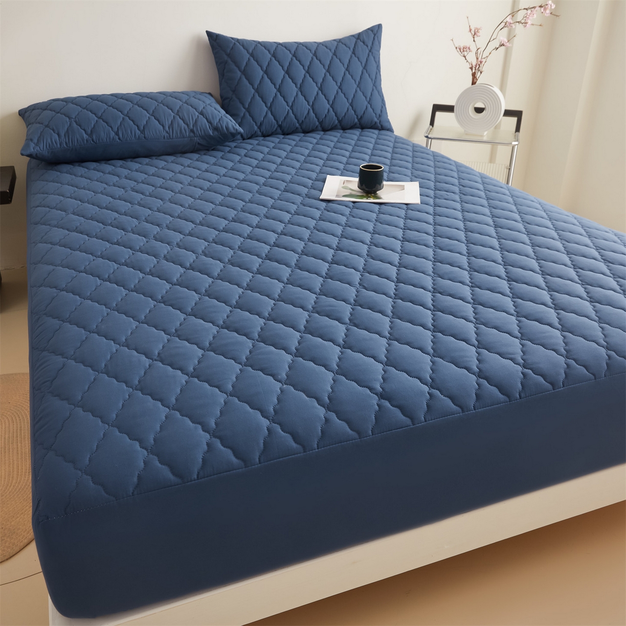 91家纺网 家纺一手货源 找家纺 雯豆家纺 2025新品外贸亚马逊纯色防水夹棉床笠跨境电商速卖通床罩可定制尺寸 菱形格防水床笠-藏蓝