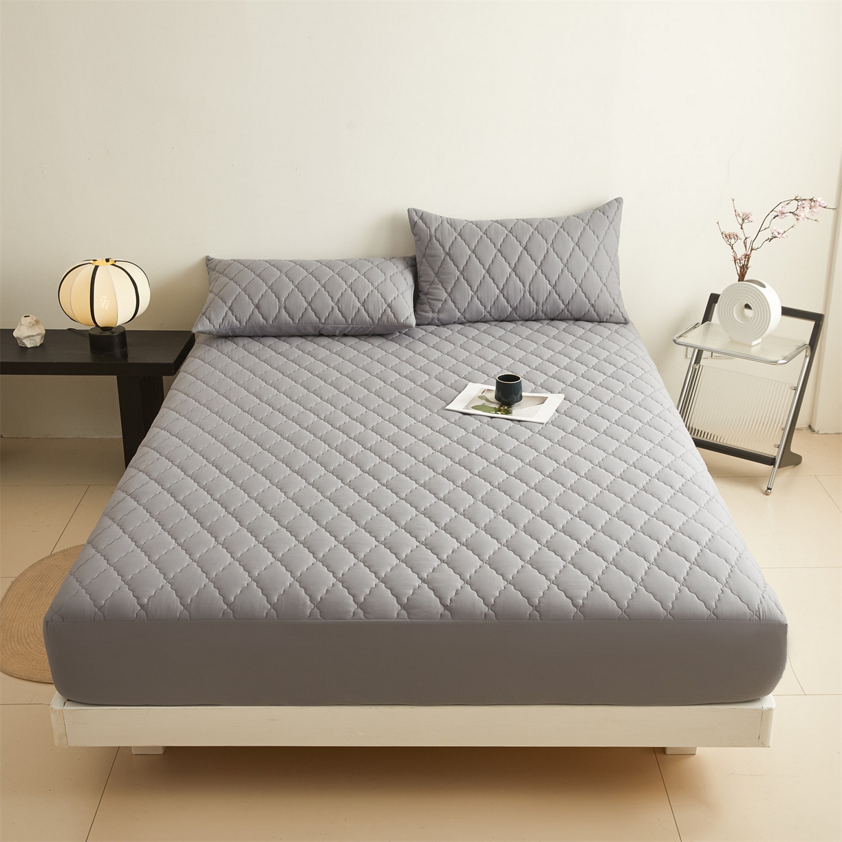 91家纺网 家纺一手货源 找家纺 雯豆家纺 2025新品外贸亚马逊纯色防水夹棉床笠跨境电商速卖通床罩可定制尺寸 菱形格防水床笠-浅灰