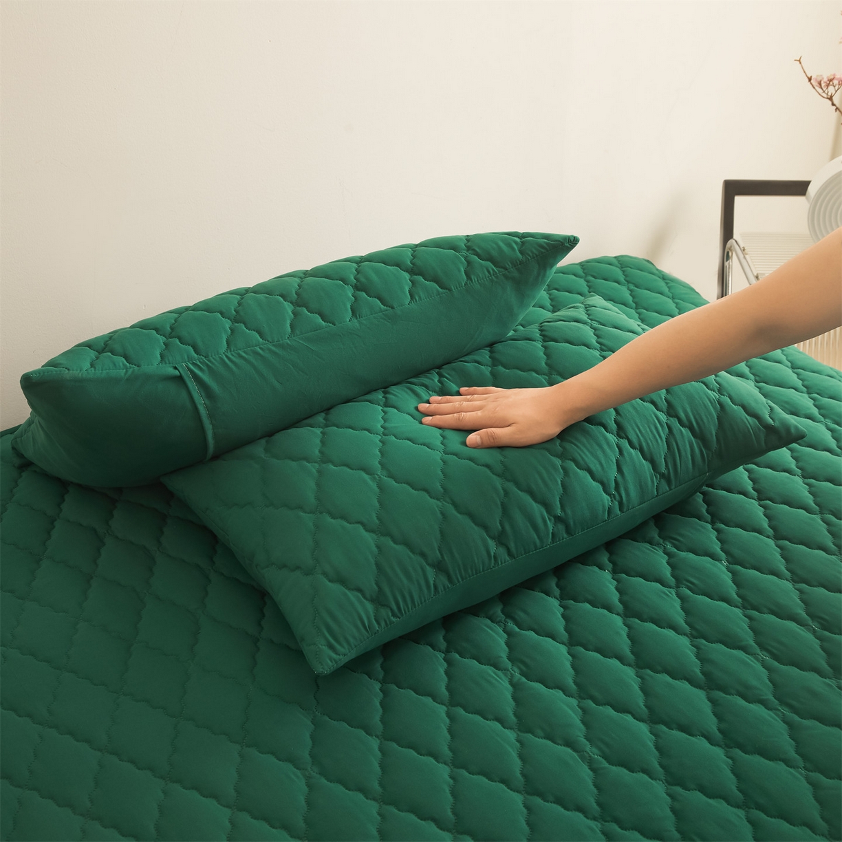 91家纺网 家纺一手货源 找家纺 雯豆家纺 2025新品外贸亚马逊纯色防水夹棉床笠跨境电商速卖通床罩可定制尺寸 菱形格防水床笠-墨绿