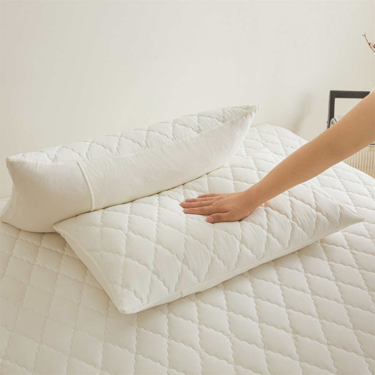 91家纺网 家纺一手货源 找家纺 （总）雯豆家纺 2025新品外贸亚马逊纯色防水夹棉床笠跨境电商速卖通床罩可定制尺寸