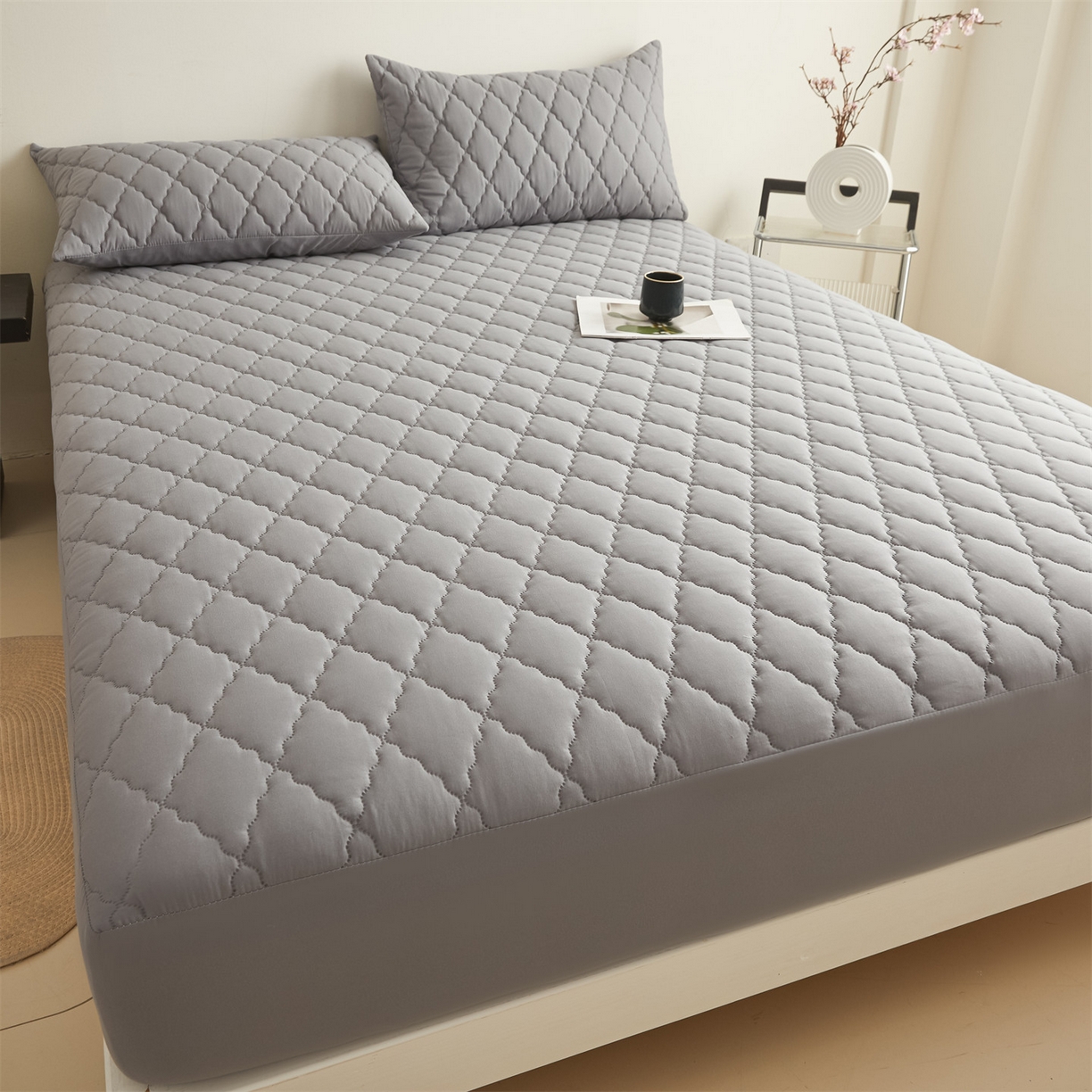 91家纺网 家纺一手货源 找家纺 雯豆家纺 2025新品外贸亚马逊纯色防水夹棉床笠跨境电商速卖通床罩可定制尺寸 菱形格防水床笠-浅灰