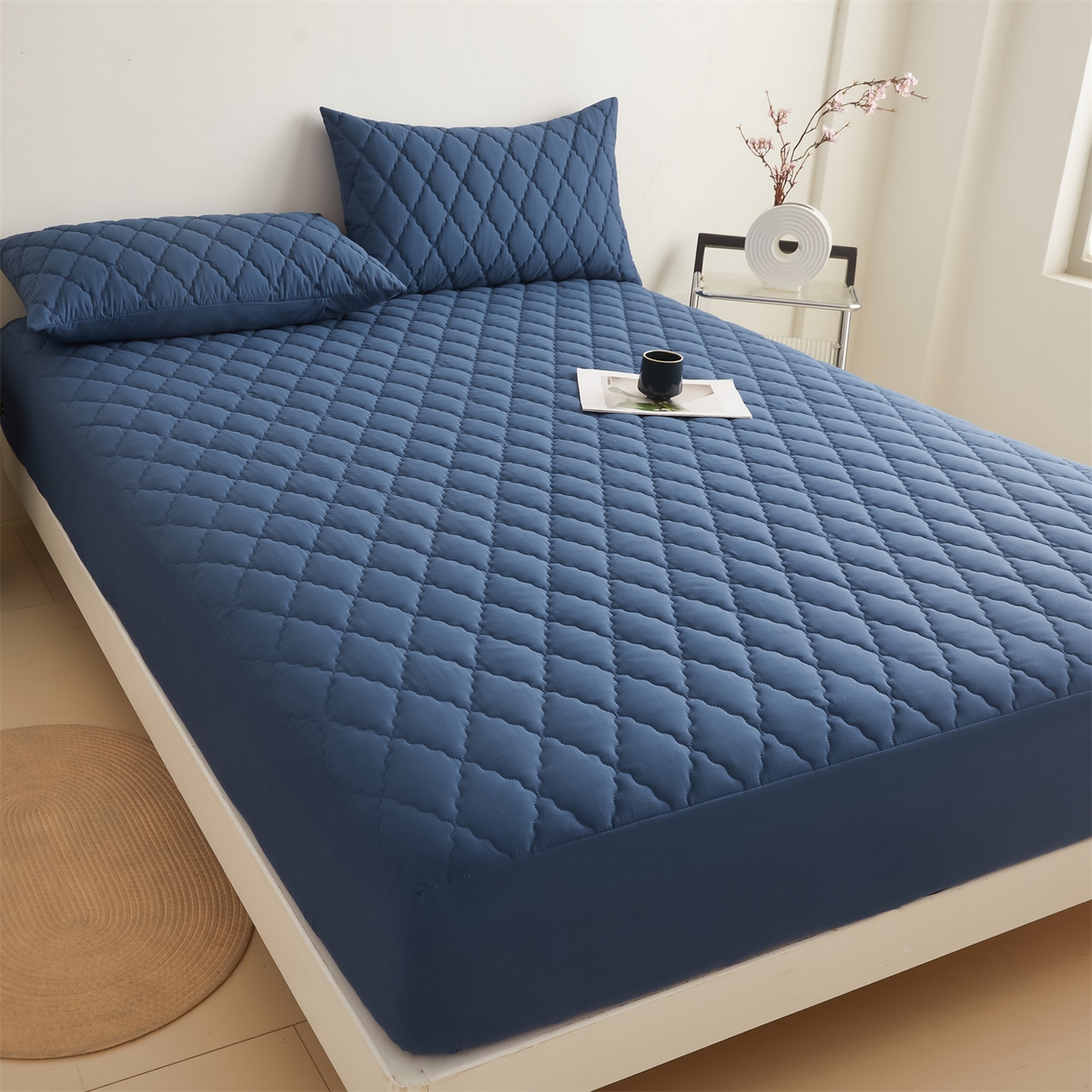 91家纺网 家纺一手货源 找家纺 雯豆家纺 2025新品外贸亚马逊纯色防水夹棉床笠跨境电商速卖通床罩可定制尺寸 菱形格防水床笠-藏蓝