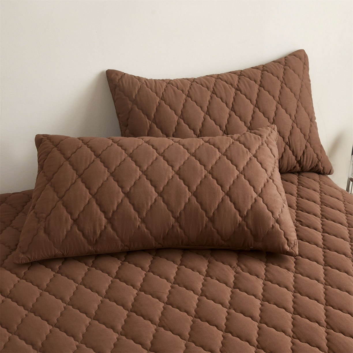 91家纺网 家纺一手货源 找家纺 雯豆家纺 2025新品外贸亚马逊纯色防水夹棉床笠跨境电商速卖通床罩可定制尺寸 菱形格防水床笠-深棕