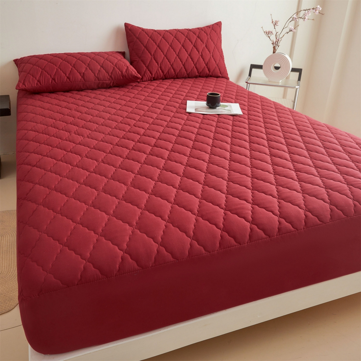91家纺网 家纺一手货源 找家纺 雯豆家纺 2025新品外贸亚马逊纯色防水夹棉床笠跨境电商速卖通床罩可定制尺寸 菱形格防水床笠-酒红