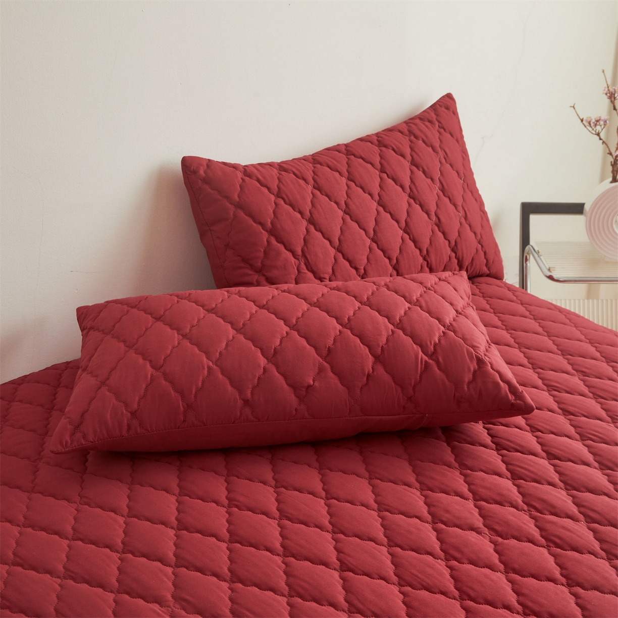 91家纺网 家纺一手货源 找家纺 雯豆家纺 2025新品外贸亚马逊纯色防水夹棉床笠跨境电商速卖通床罩可定制尺寸 菱形格防水床笠-酒红