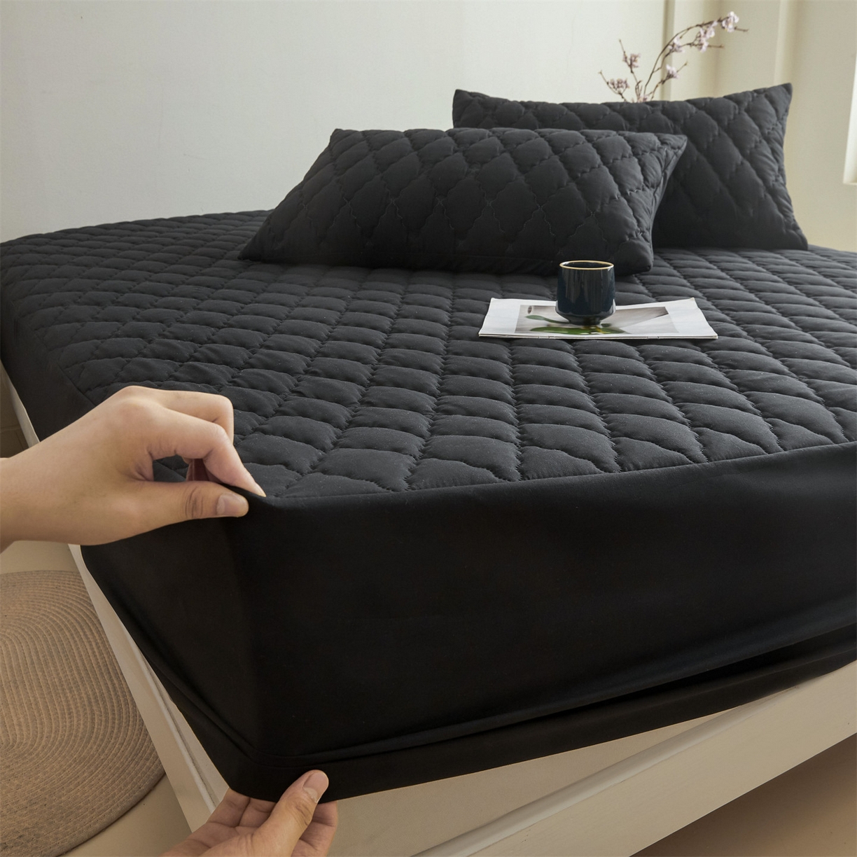 91家纺网 家纺一手货源 找家纺 雯豆家纺 2025新品外贸亚马逊纯色防水夹棉床笠跨境电商速卖通床罩可定制尺寸 菱形格防水床笠-黑色