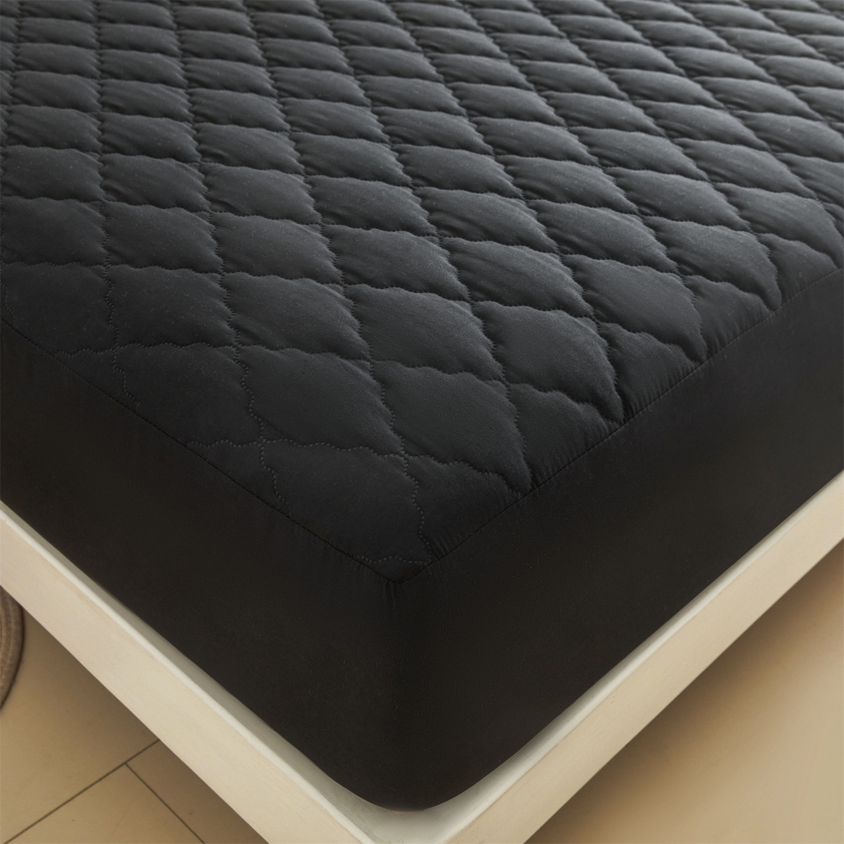 91家纺网 家纺一手货源 找家纺 雯豆家纺 2025新品外贸亚马逊纯色防水夹棉床笠跨境电商速卖通床罩可定制尺寸 菱形格防水床笠-黑色