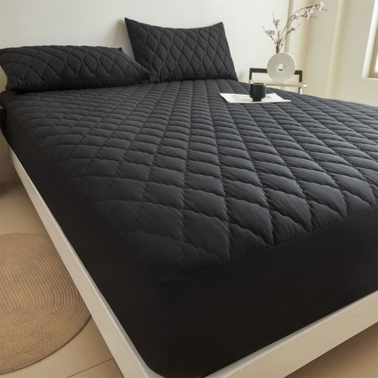 91家纺网 家纺一手货源 找家纺 雯豆家纺 2025新品外贸亚马逊纯色防水夹棉床笠跨境电商速卖通床罩可定制尺寸 菱形格防水床笠-黑色