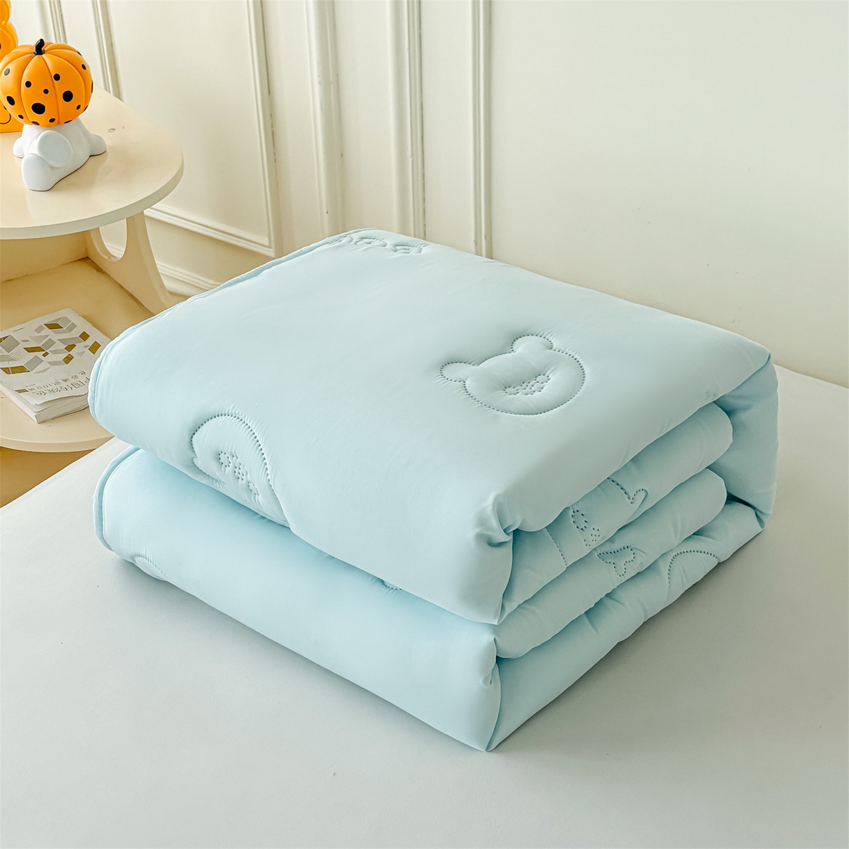 91家纺网 家纺一手货源 找家纺 雯豆家纺 2025超声波夹棉防水床笠三件套纯色素色隔尿床罩床垫保护套 小熊仔-天空蓝