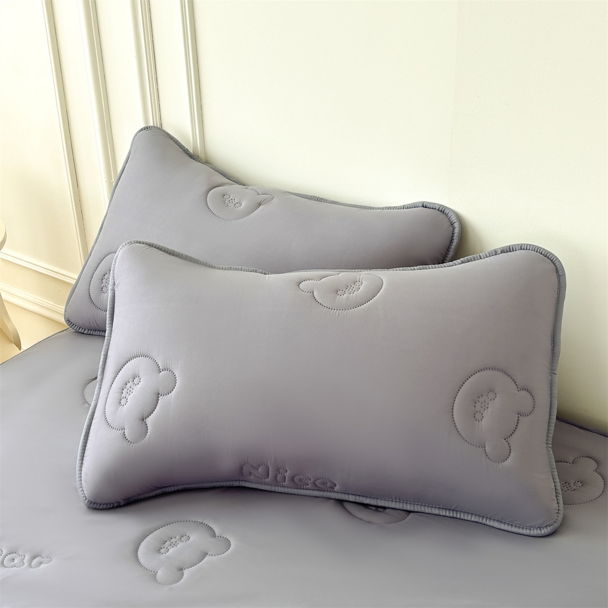 91家纺网 家纺一手货源 找家纺 雯豆家纺 2025超声波夹棉防水床笠三件套纯色素色隔尿床罩床垫保护套 小熊仔-时空灰