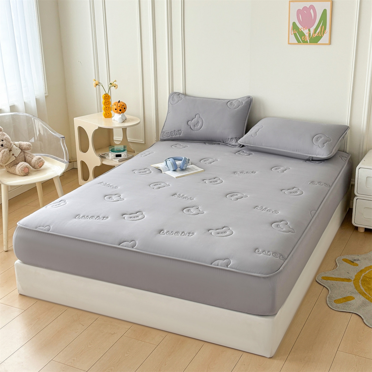 91家纺网 家纺一手货源 找家纺 雯豆家纺 2025超声波夹棉防水床笠三件套纯色素色隔尿床罩床垫保护套 小熊仔-银河灰