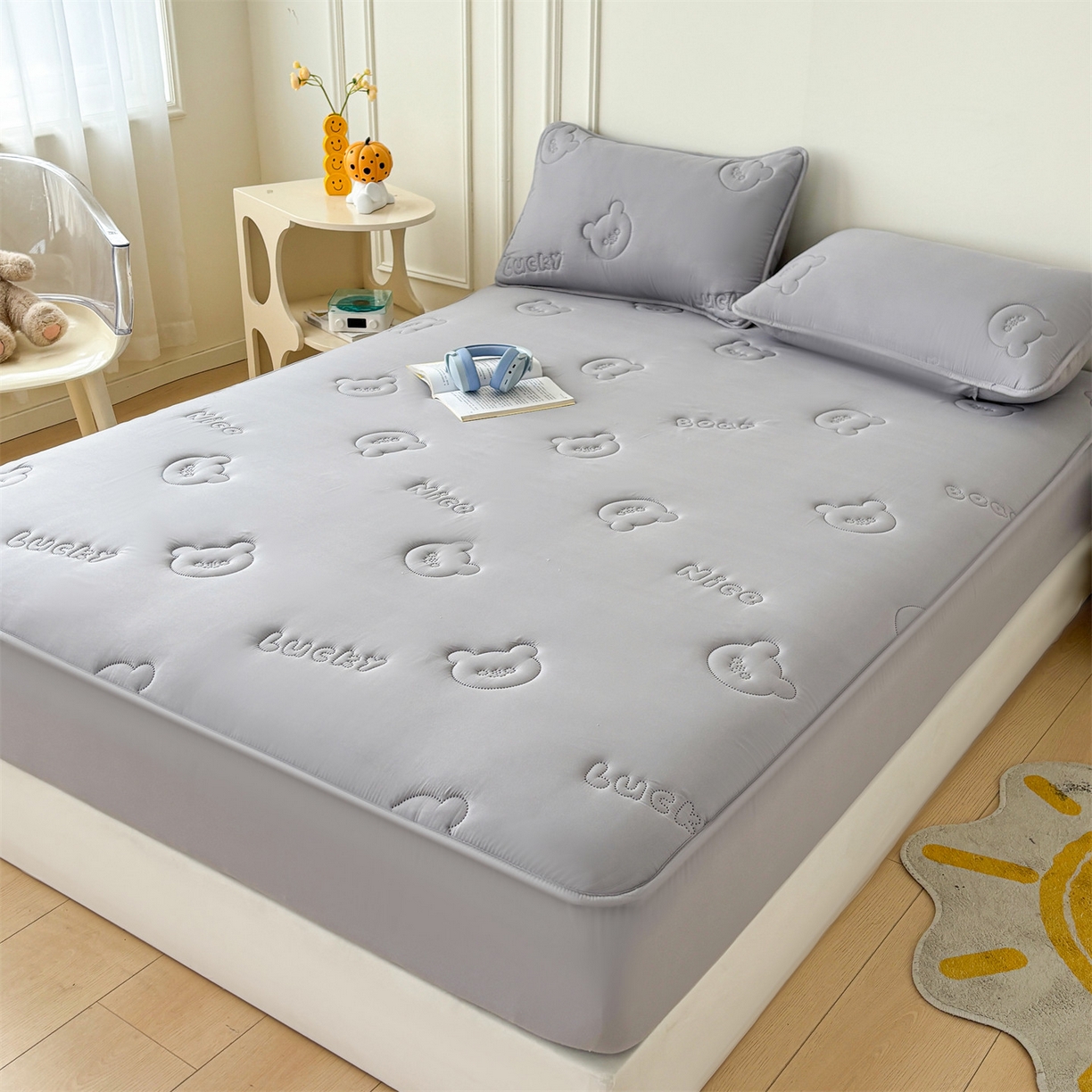 91家纺网 家纺一手货源 找家纺 雯豆家纺 2025超声波夹棉防水床笠三件套纯色素色隔尿床罩床垫保护套 小熊仔-银河灰