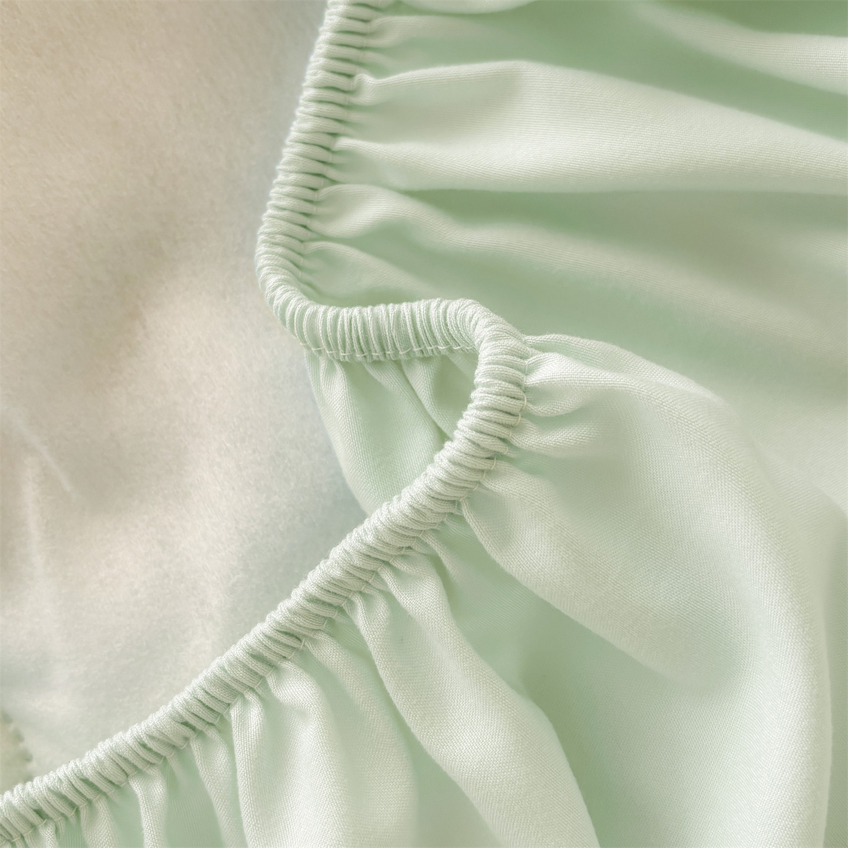 91家纺网 家纺一手货源 找家纺 雯豆家纺 2025超声波夹棉防水床笠三件套纯色素色隔尿床罩床垫保护套 小熊仔-薄荷绿