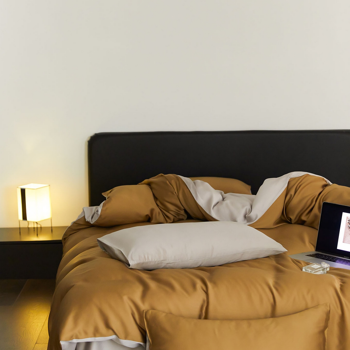 91家纺网 家纺一手货源 找家纺 （总）群鹿蚕丝羽绒馆 2025新款60支兰精天丝纯色双拼四件套