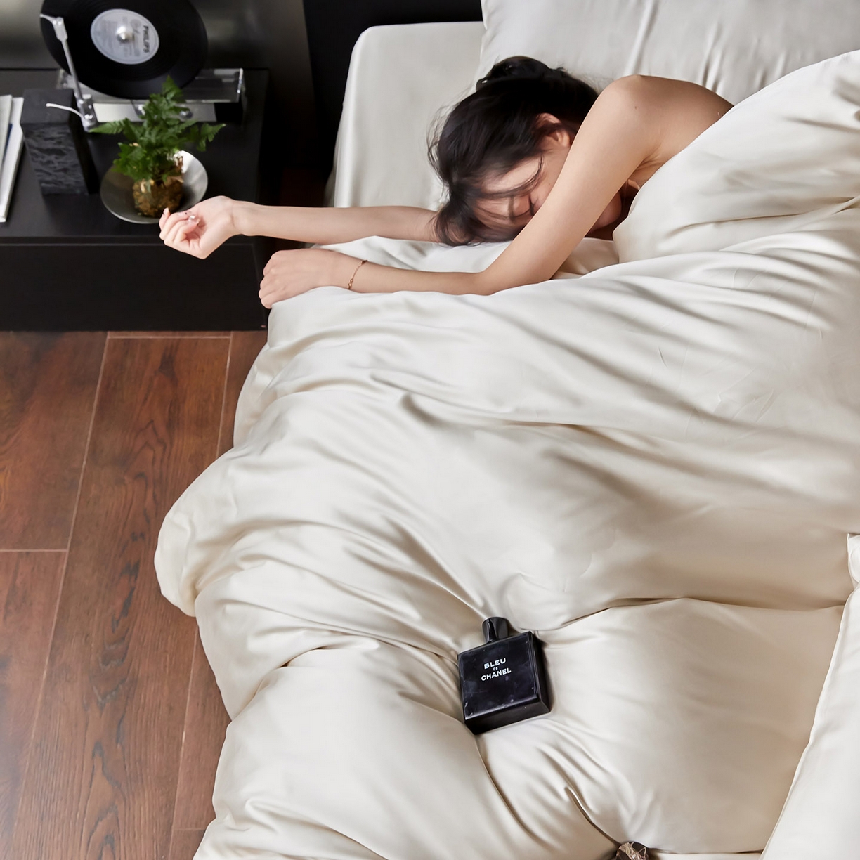 91家纺网 家纺一手货源 找家纺 （总）群鹿蚕丝羽绒馆 2025新款60支兰精天丝纯色双拼四件套