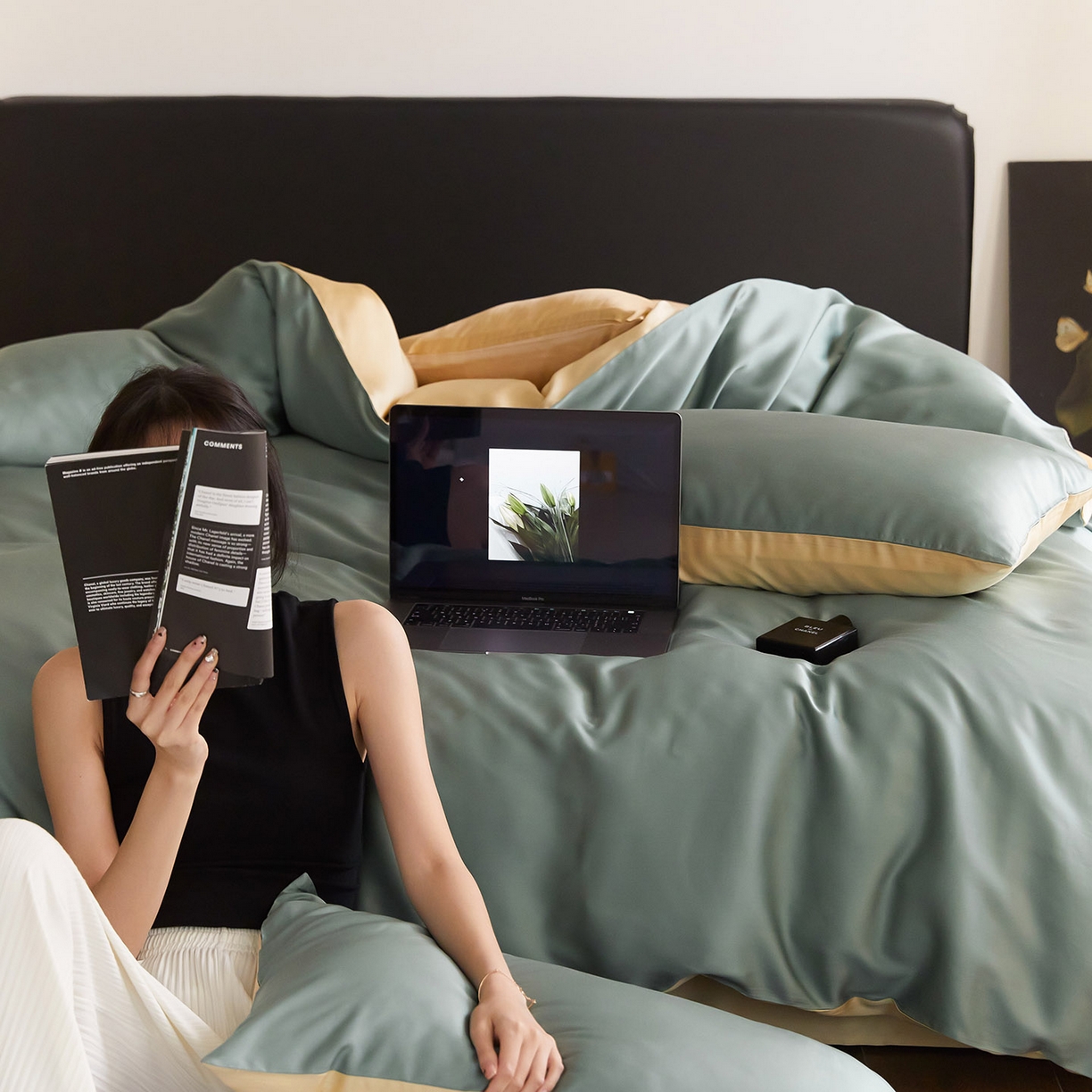 91家纺网 家纺一手货源 找家纺 群鹿蚕丝羽绒馆 2025新款60支兰精天丝纯色双拼四件套 天青色-香槟金