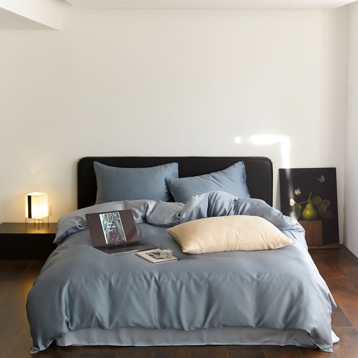 91家纺网 家纺一手货源 找家纺 群鹿蚕丝羽绒馆 2025新款60支兰精天丝纯色双拼四件套 灰蓝色-冰川灰