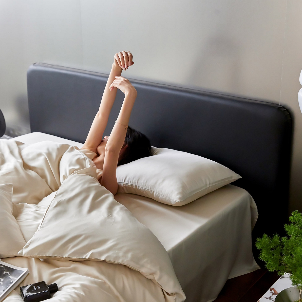 91家纺网 家纺一手货源 找家纺 群鹿蚕丝羽绒馆 2025新款60支兰精天丝纯色双拼四件套 极地白