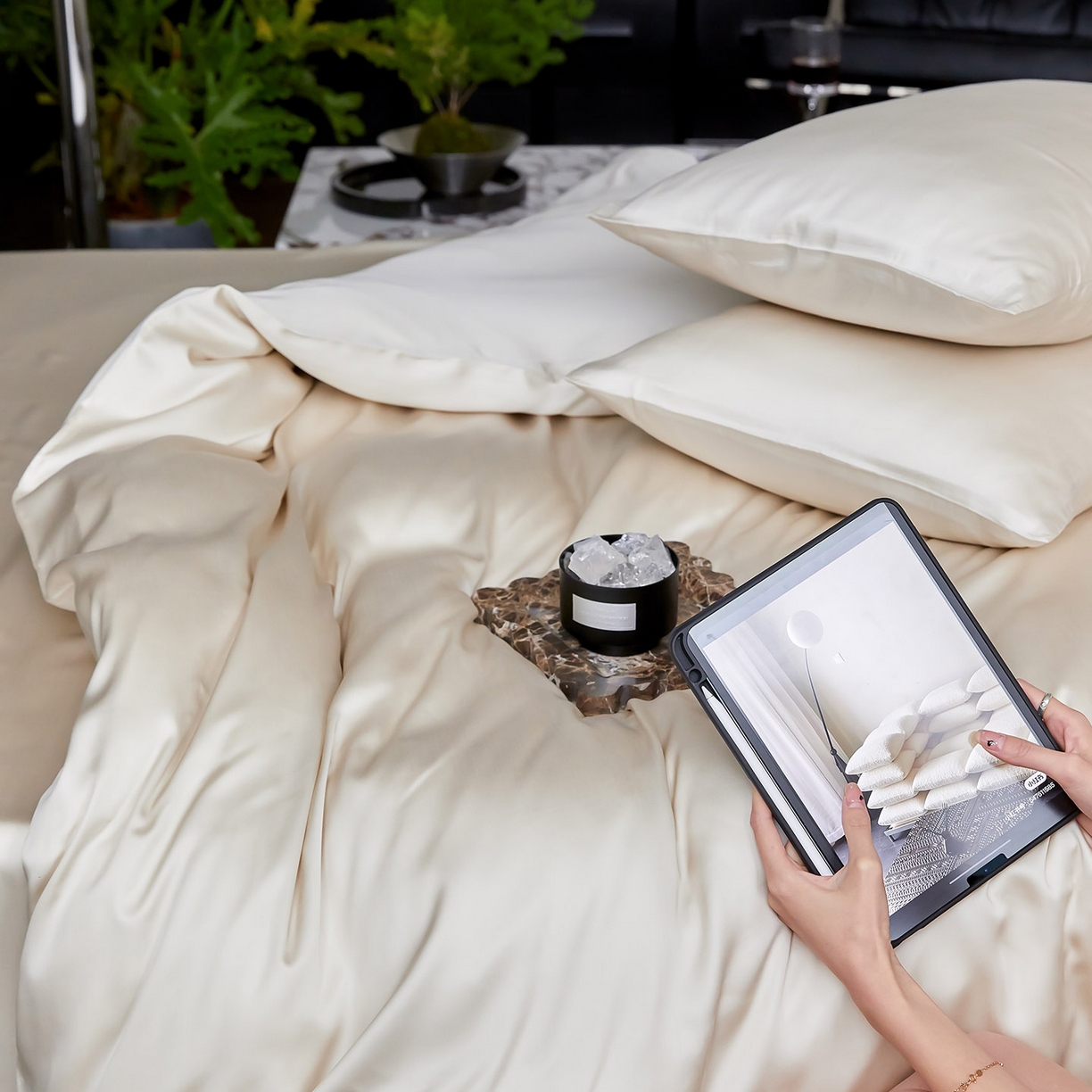 91家纺网 家纺一手货源 找家纺 群鹿蚕丝羽绒馆 2025新款60支兰精天丝纯色双拼四件套 极地白