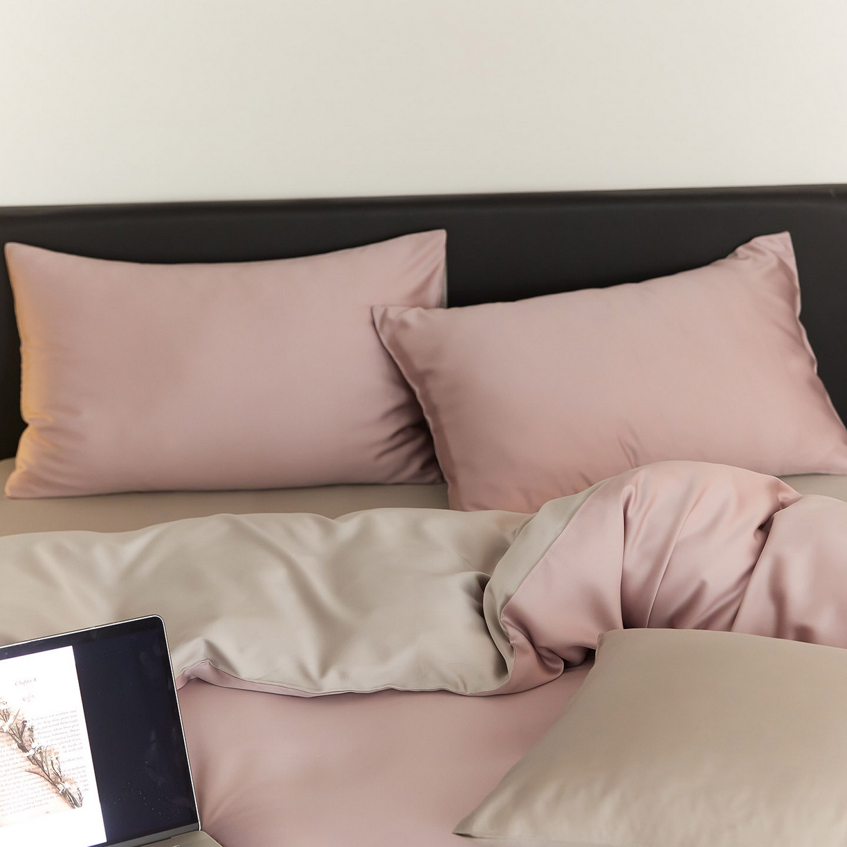 91家纺网 家纺一手货源 找家纺 群鹿蚕丝羽绒馆 2025新款60支兰精天丝纯色双拼四件套 满天星紫-曙光银