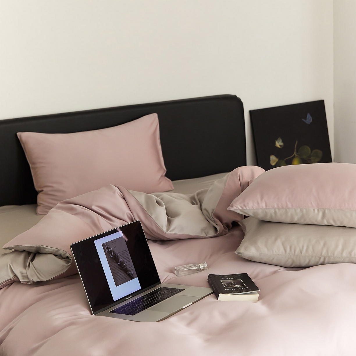 91家纺网 家纺一手货源 找家纺 群鹿蚕丝羽绒馆 2025新款60支兰精天丝纯色双拼四件套 满天星紫-曙光银