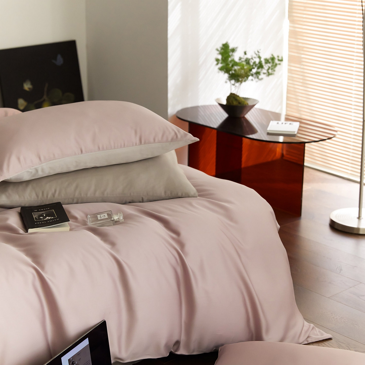 91家纺网 家纺一手货源 找家纺 群鹿蚕丝羽绒馆 2025新款60支兰精天丝纯色双拼四件套 满天星紫-曙光银